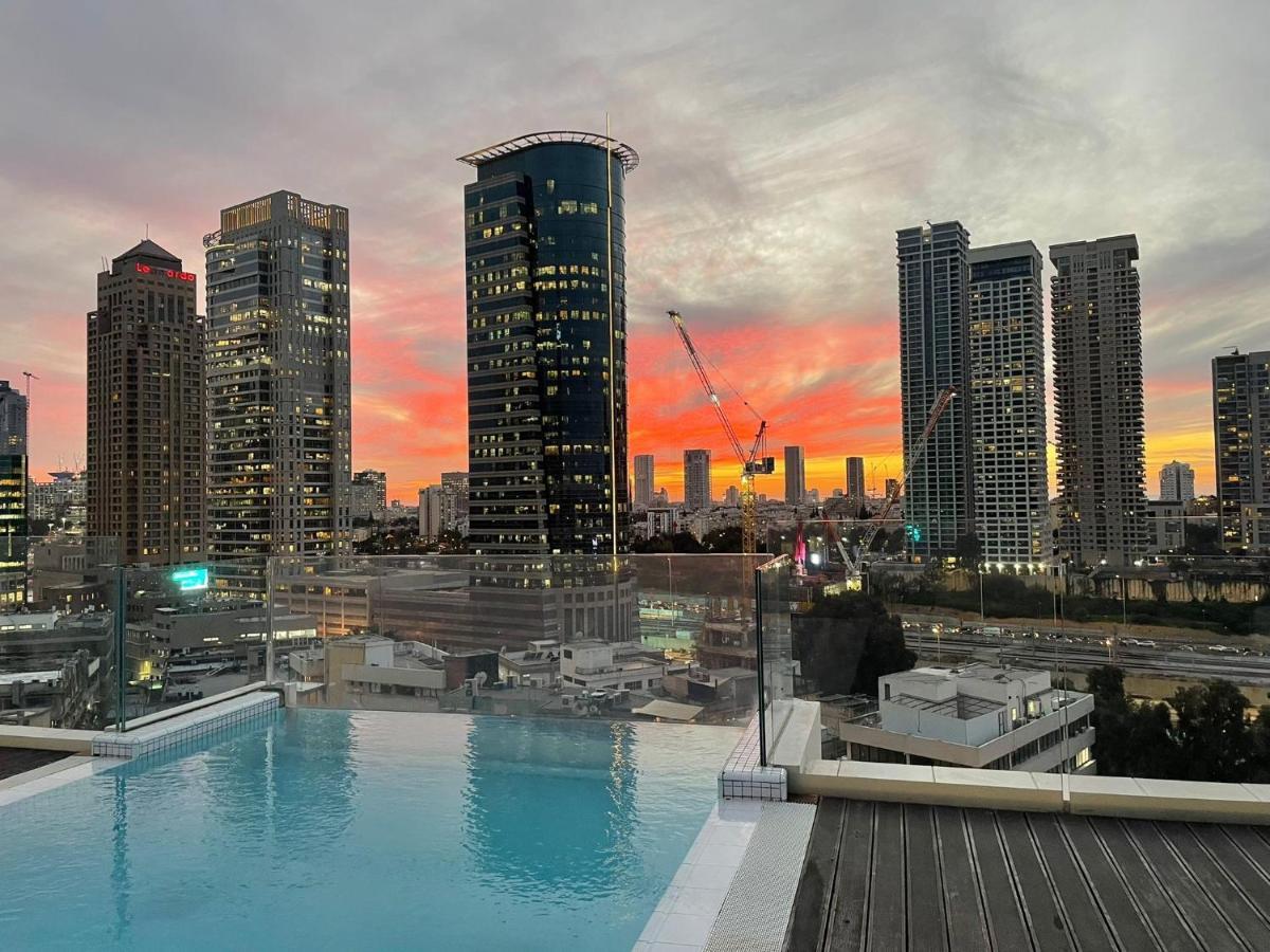 Hotel Indigo Tel Aviv - Diamond District By Ihg Giv'atayim Exterior foto View from rooftop pool at The Standard East Village