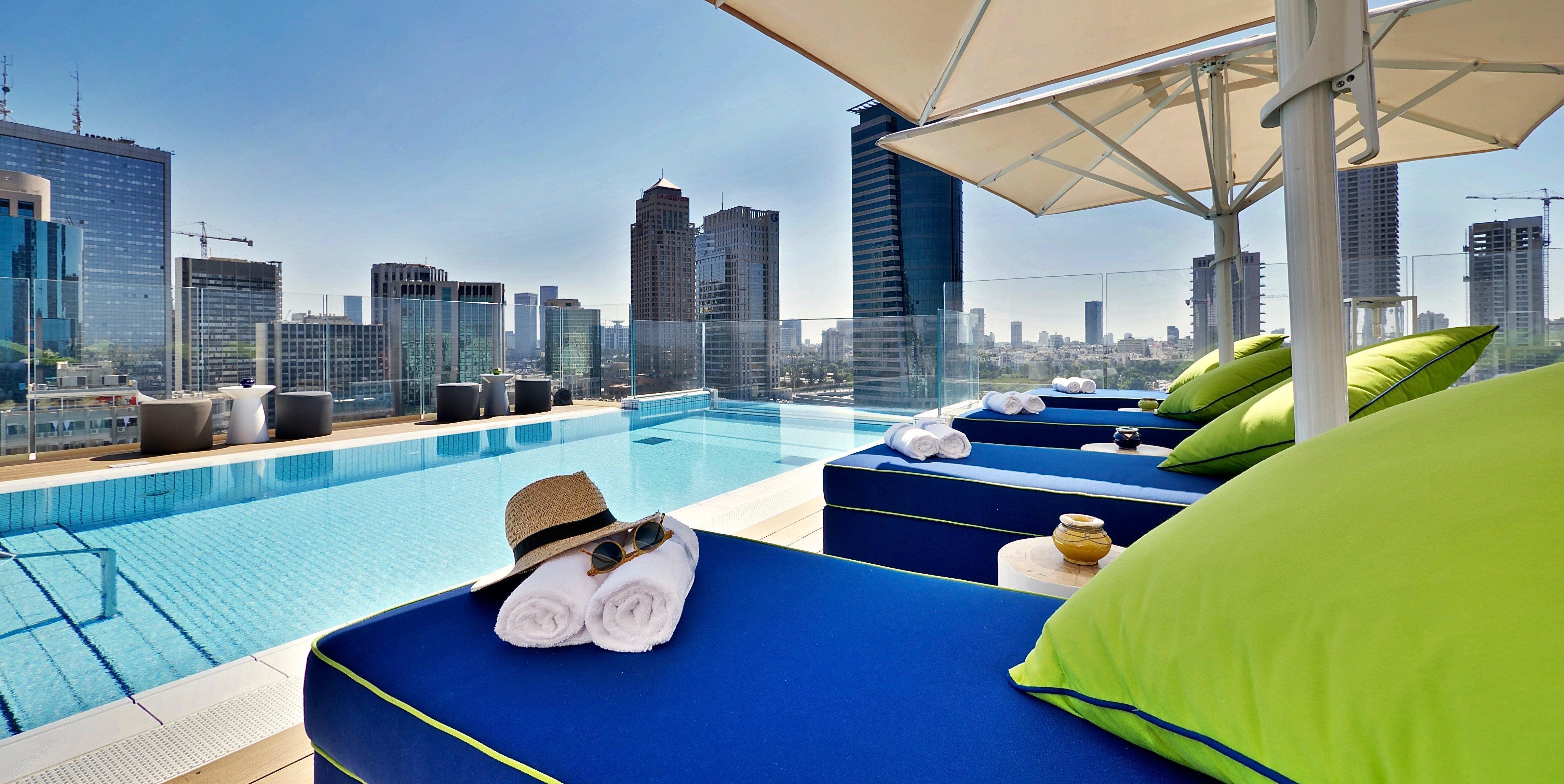 Hotel Indigo Tel Aviv - Diamond District By Ihg Giv'atayim Exterior foto The rooftop pool at the Hilton Tel Aviv