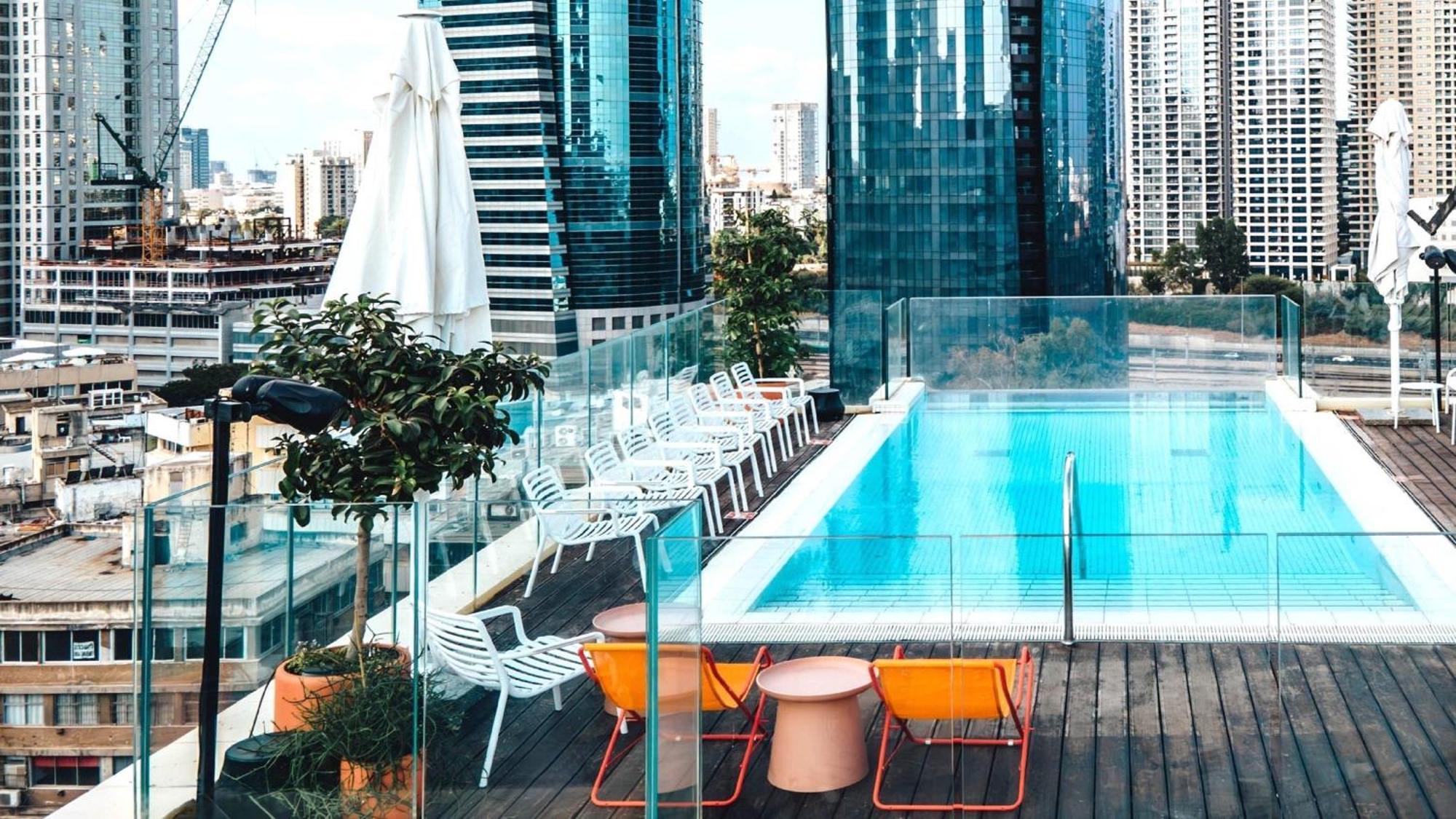 Hotel Indigo Tel Aviv - Diamond District By Ihg Giv'atayim Exterior foto The rooftop pool at the hotel